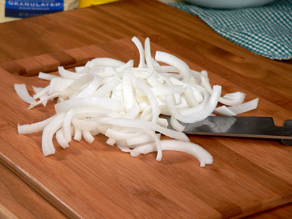 04-Beef-Stew_slice-onion Slice up some onions.