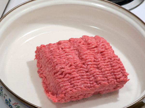 04_Sloppy-Joe's_beef-in-pan Place ground beef in the pan.