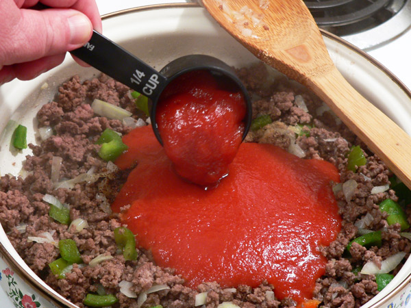 13_Sloppy-Joe's_beef-add-ketchup Add ketchup
