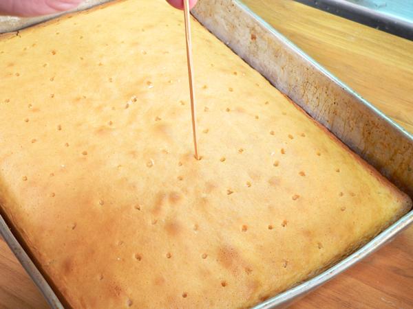 20_M-Ruths-Strawberry-Cake_poke-holes