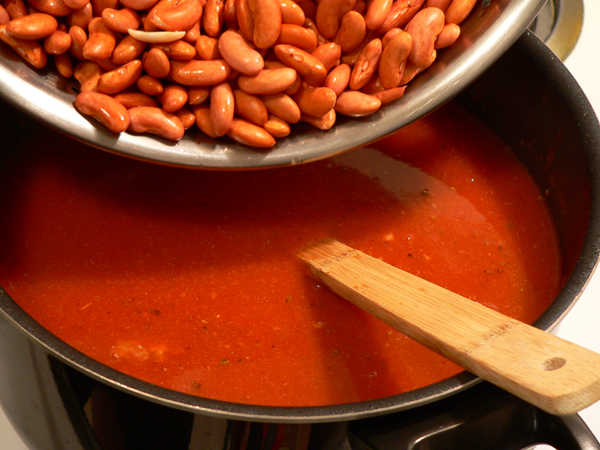 22_Chili-Con-Carne_add-beans Add the soaked beans.
