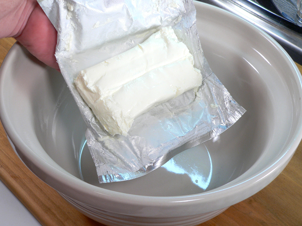 25_M-Ruths-Strawberry-Cake_add-cream-cheese