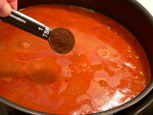 27_Chili-Con-Carne_add-cocoa-powder Add the cocoa powder.