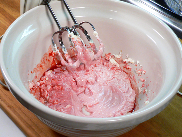 29_M-Ruths-Strawberry-Cake_mix-gently