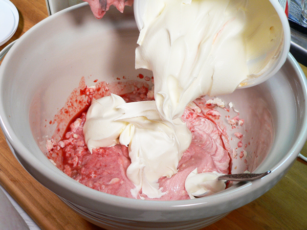 30_M-Ruths-Strawberry-Cake_add-cool-whip