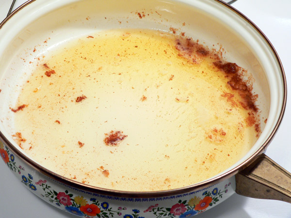 31_Chicken-Fried-Steak_steak-oil-and-drippings Pan drippings left in the pan.