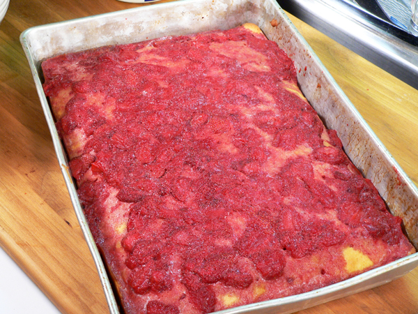 32_M-Ruths-Strawberry-Cake_cake