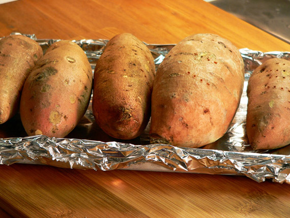 Baked-Sweet-Potatoes-pan-05 Arrange the sweet potatoes in a foil lined baking pan.