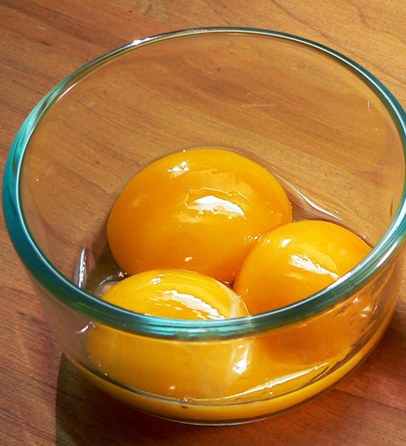 banana-pudding-3eggs-beat-08 beat the egg yolks