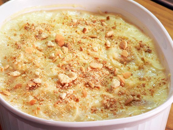 banana-pudding-crumbled-topping-17 crumble some wafers for the topping