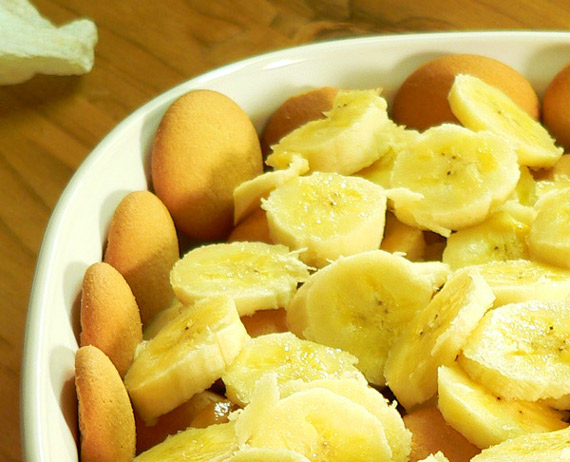 banana-pudding-fancy-edge-16 line the edges with vanilla wafers