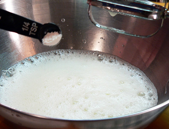 banana-pudding-meringue-add-cream-of-tartar-19 adding cream of tartar