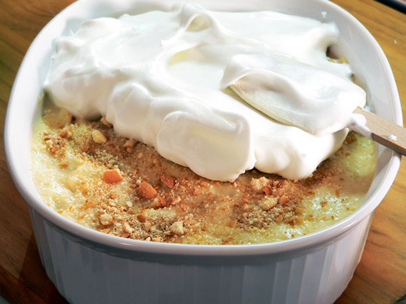 banana-pudding-meringue-spread-on-top-23 spread meringue on pudding mixture