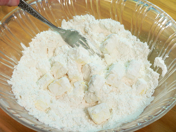 Basic-Pie-Crust_17_toss-to-coat Basic Pie Crust, toss the cubes in the flour.