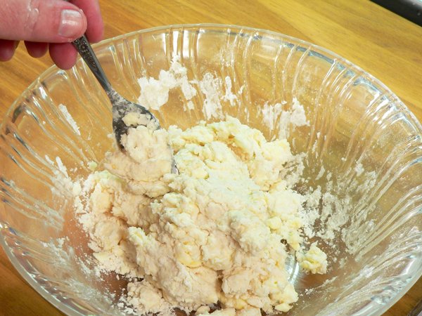 Basic-Pie-Crust_23_sticking-together Basic Pie Crust, sticking together.