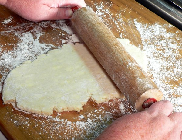 Basic-Pie-Crust_28_roll-dough Basic Pie Crust, roll out the dough.