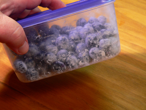 Blueberry-Muffins_01d_berry-prep_cover-and-toss Blueberry Muffins, cover and toss.
