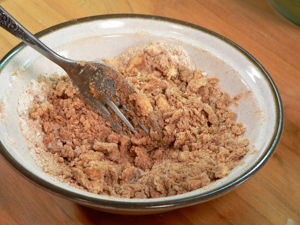 Blueberry-Muffins_14_topping_combine-ingredients Blueberry Muffins, combine the ingredients well.