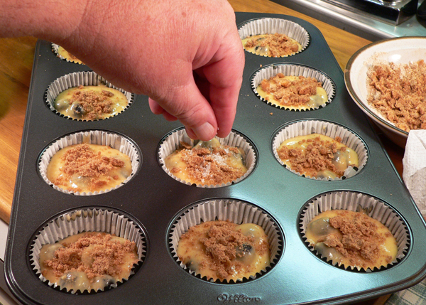 Blueberry-Muffins_29_sprinkle-with-turbinado-sugar Blueberry Muffins, sprinkle with turbinado sugar.