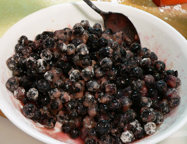 Blueberry-Pie_11_toss-lightly Blueberry Pie, toss lightly.