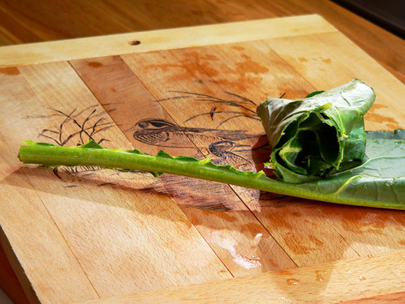 Collard-Greens_strip-the-leaf_06