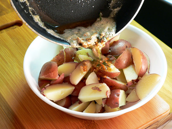 Garlic-Dill-New-Potatoes-bowl-butter-14 Pour the melted butter and spices over the potatoes.