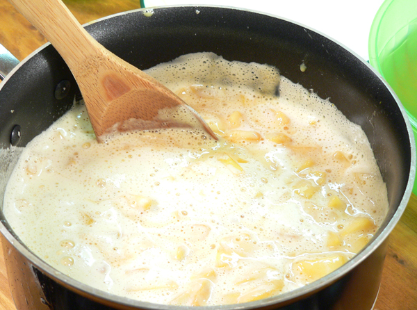 Peach-Preserve-Ice-Cream_24_stir Peach Preserve Ice Cream, stir well.