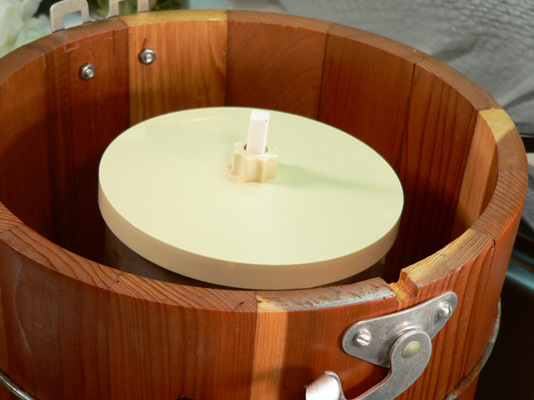 Peach-Preserve-Ice-Cream_34_insert-cannister Peach Preserve Ice Cream, insert cannister in bucket.