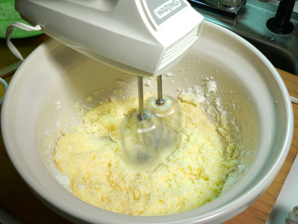 Red-Velvet-Cake, add one egg.