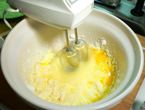 Red-Velvet-Cake, add second egg and mix again.