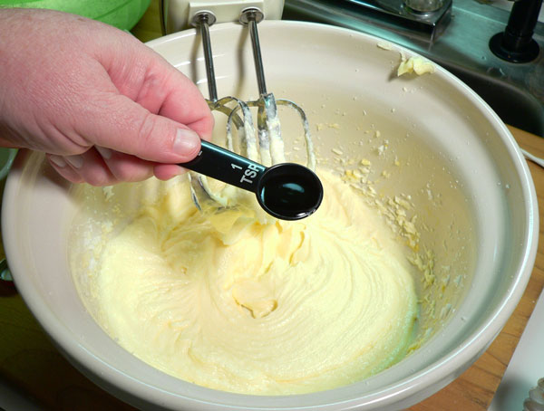 Red-Velvet-Cake, add vanilla flavor.