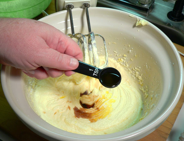 Red-Velvet-Cake, add butter flavor.