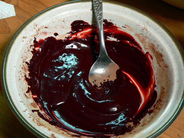 Red-Velvet-Cake, make a paste.