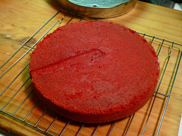 Red Velvet Cake, let the layer cool.