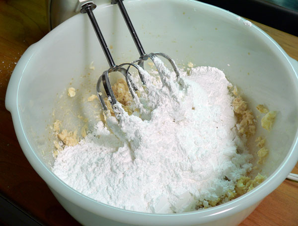 Red Velvet Cake, add sugar.