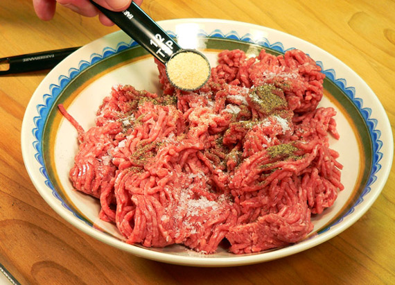 salisbury-steak-add-garlic-powder-07 add some garlic powder