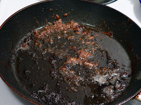 salisbury-steak-cook-save-brown-bits-20 leave the remaining brown bits in the skillet