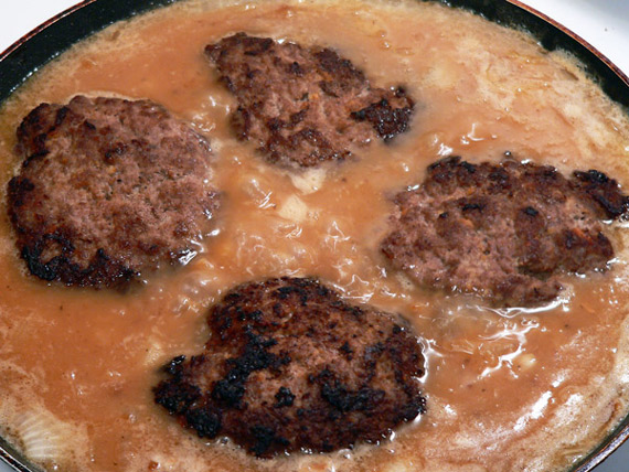 salisbury-steak-return-steak-to-pan-28 return the steak patties to the gravy mixture