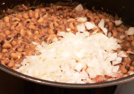 Southern-Blackeye-Peas-add-onion-and-pork-17