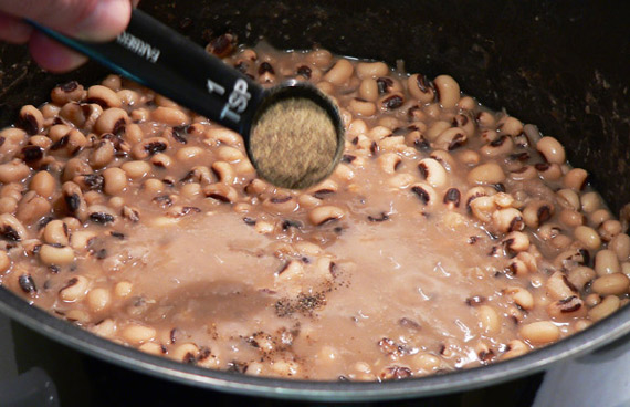 Southern-Blackeye-Peas-add-pepper-13