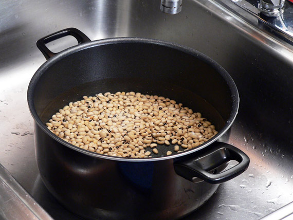 Southern-Blackeye-Peas-soak-04
