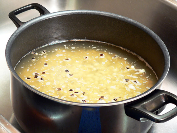 Southern-Blackeye-Peas-soaked-overnight-05