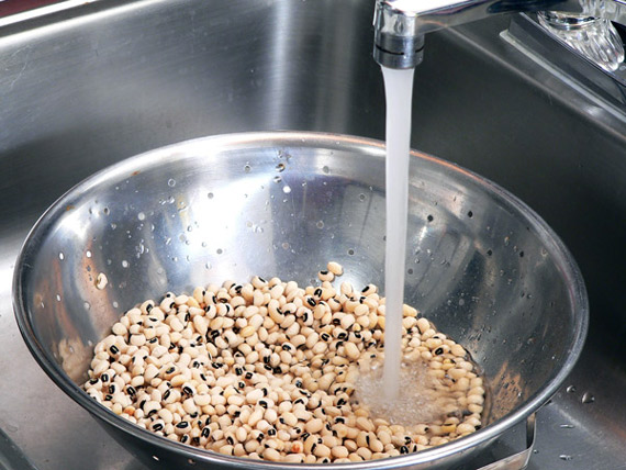 Southern-Blackeye-Peas-wash-03
