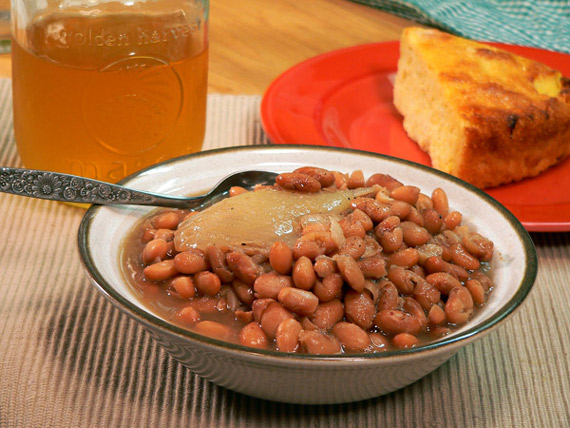 southern-pinto-beans-serve Southern Pinto Beans Serving