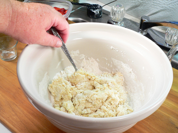 Strawberry-Shortcake_10_stir Strawberry Shortcake, stir the milk and flour together.