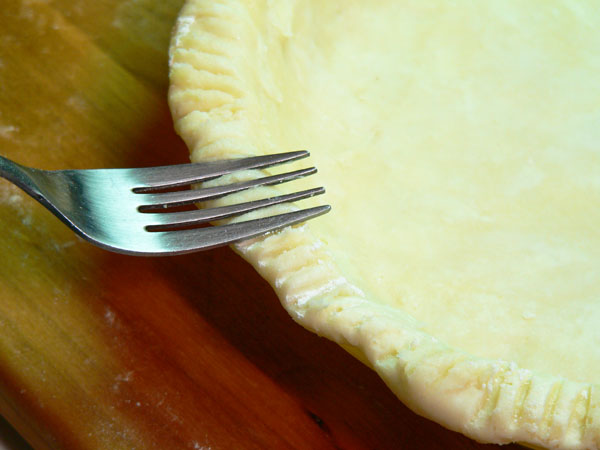 Sweet Potato Pie, decorate the edge.